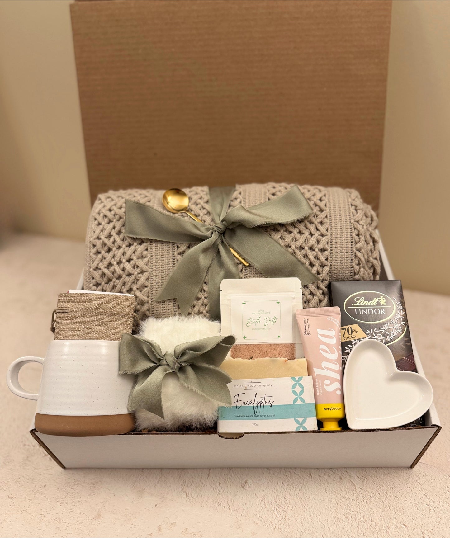 House Warming Gift Set, Personalized Self Care Package For Her, Cozy Hygge Gift Box With Blanket  - Green